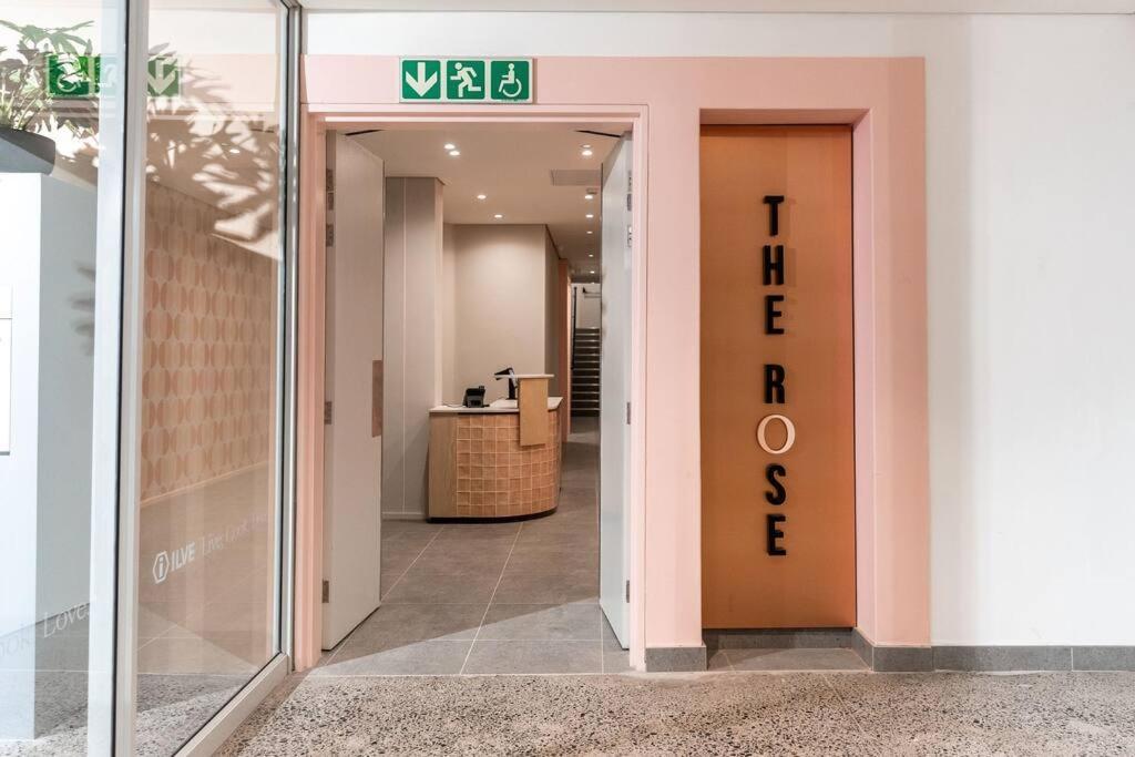 The Rose 704: Floor Modern Apartment