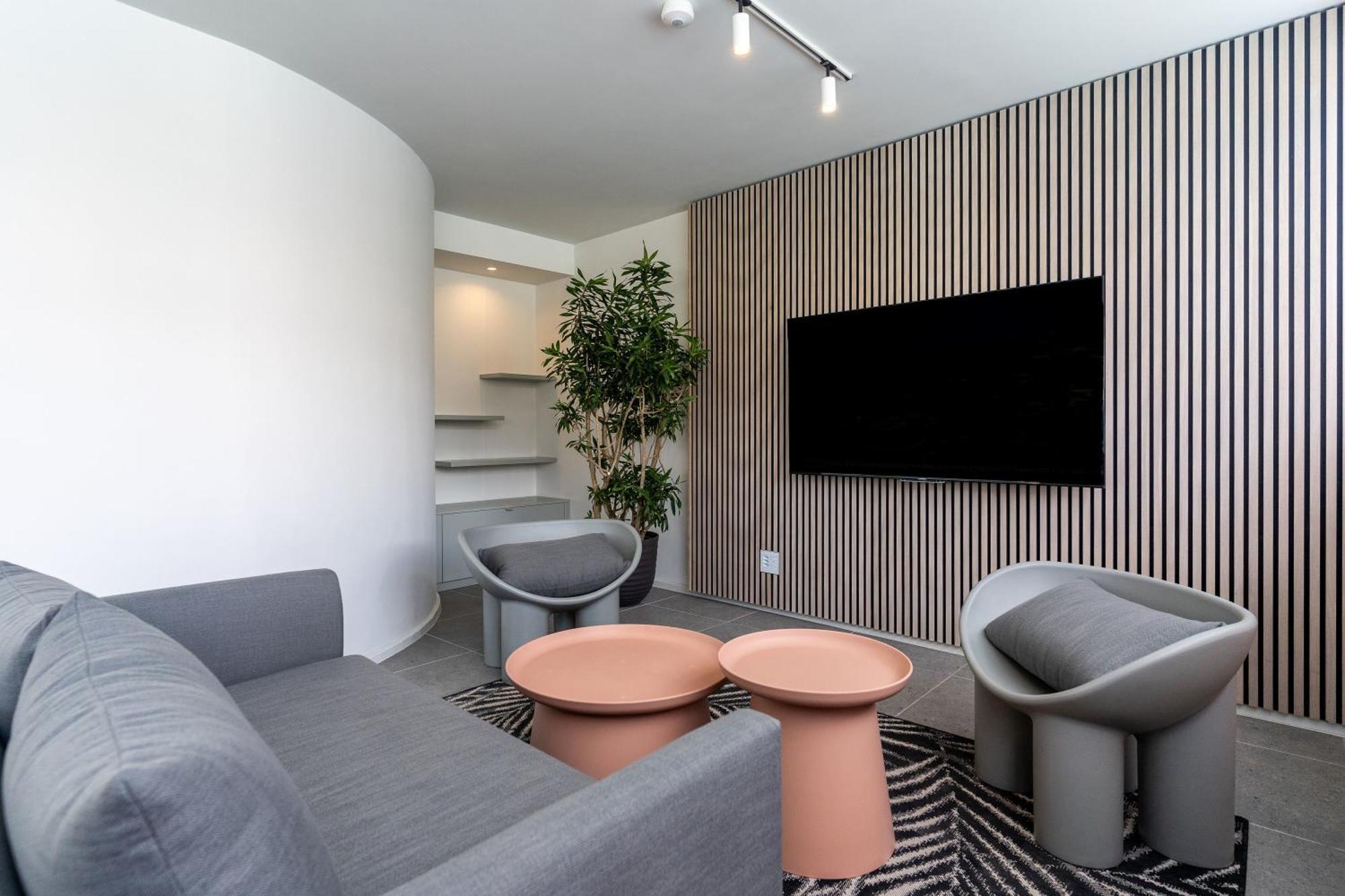 The Rose 704: Floor Modern Apartment Kapstadt
