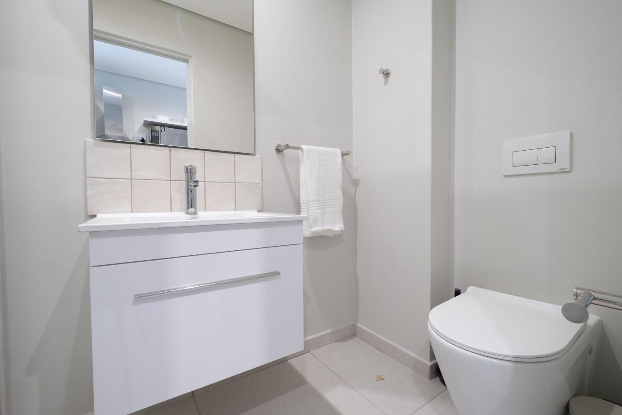 The Rose 704: Floor Modern *