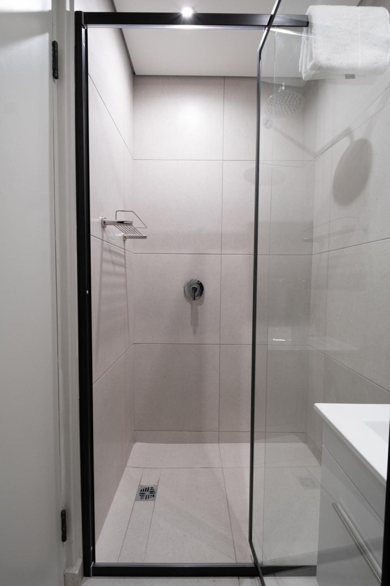 The Rose 704: Floor Modern Cape Town