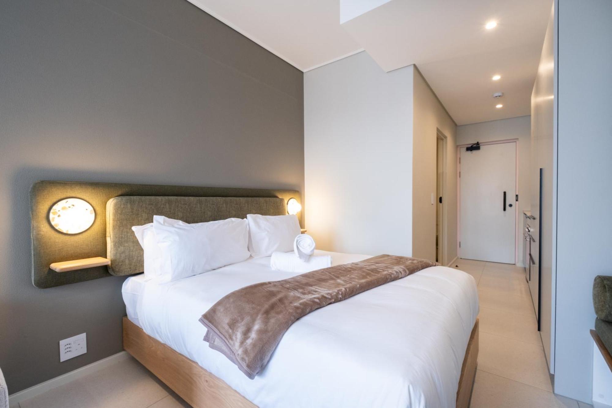 The Rose 704: Floor Modern Apartment *