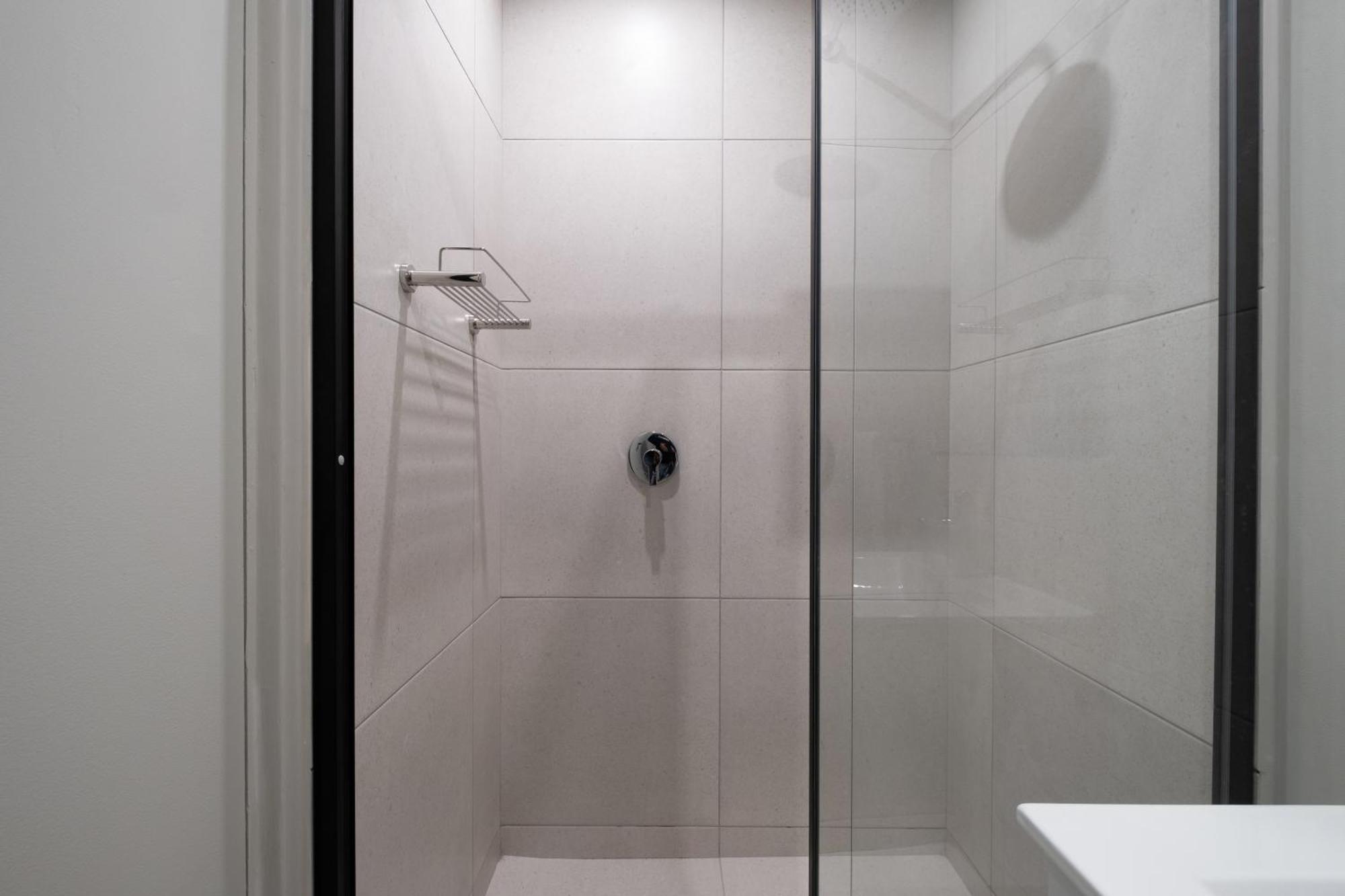 The Rose 704: Floor Modern *