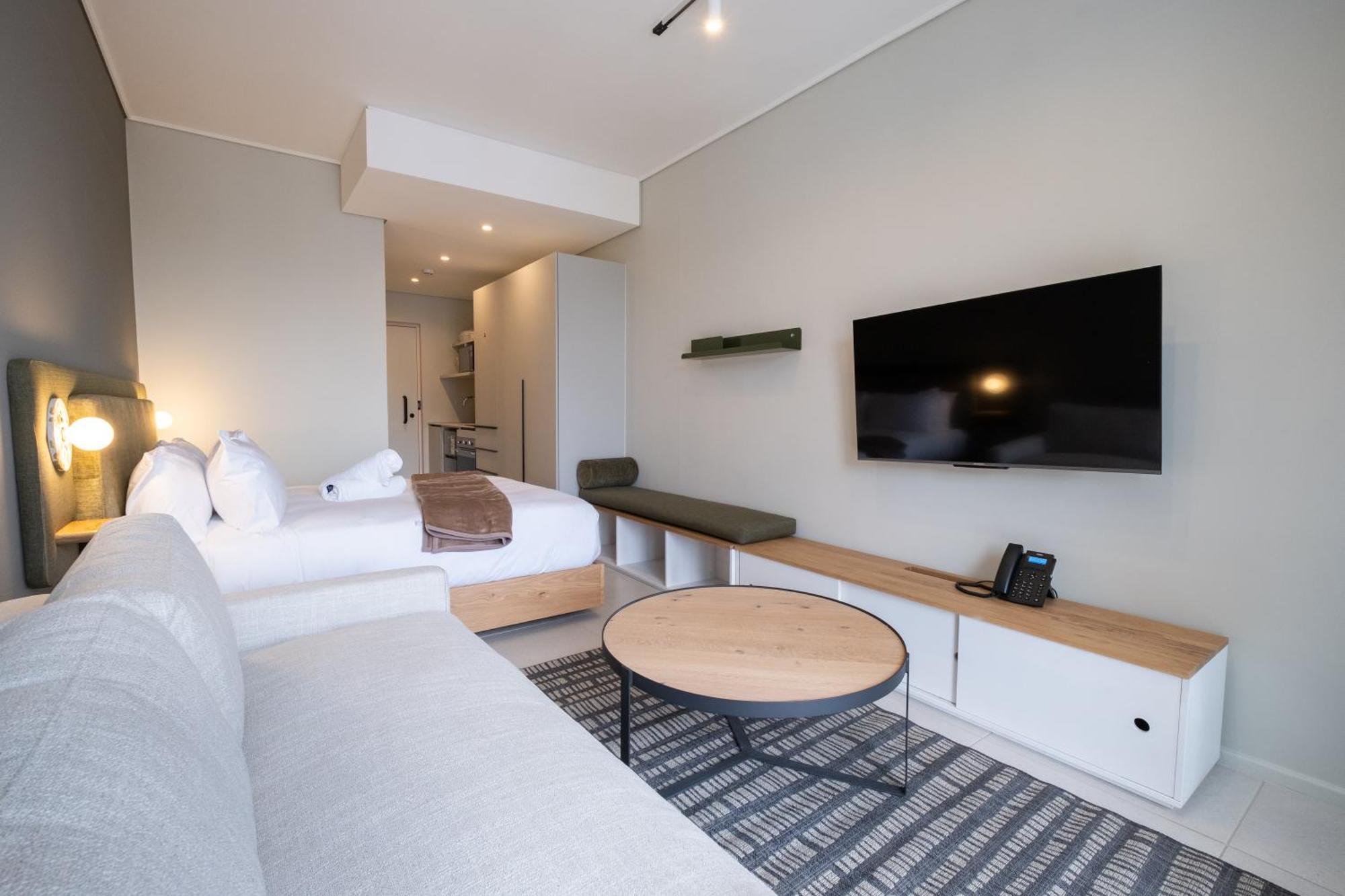 The Rose 704: Floor Modern