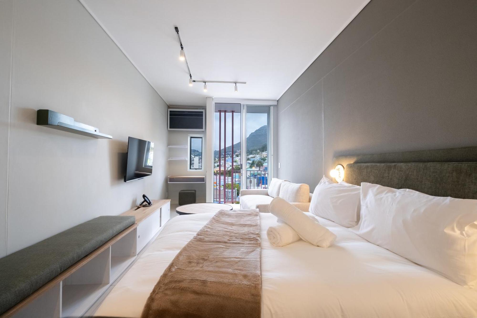 The Rose 704: Floor Modern Apartment *