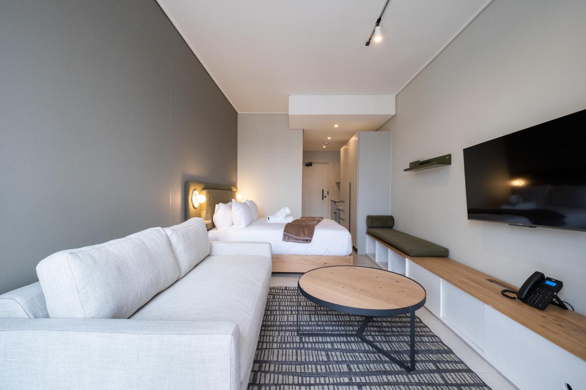 The Rose 704: Floor Modern *