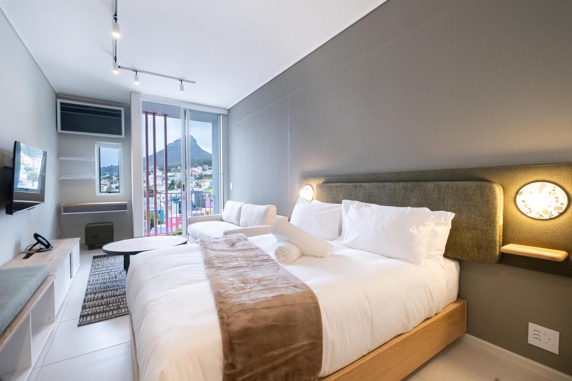The Rose 704: Floor Modern * Cape Town